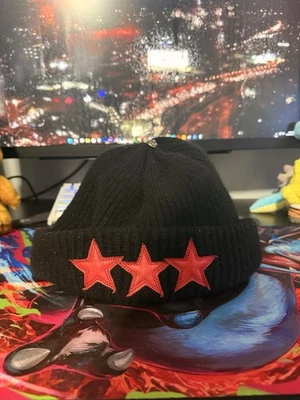 Gorro tejido Chrome Hearts negro y rojo estrella usado excelente Foto 1 de 3