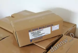 New In Box YASKAWA SGMJV-08ADE6S AC Servo Motor - Picture 1 of 2
