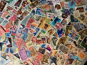 1000 US Briefmarkensammlung Lot gemischt USA Vintage gebraucht aus Papier - Bild 1 von 3