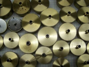 Hermle #40 mainspring barrel complete W/spring Needs Cleaning/lubrication - Picture 1 of 2