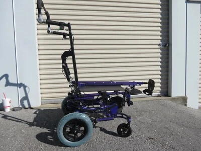 SILLA DE RUEDAS FREEDOM DESIGNS INCLINABLE EN EL ESPACIO Foto 1 de 4