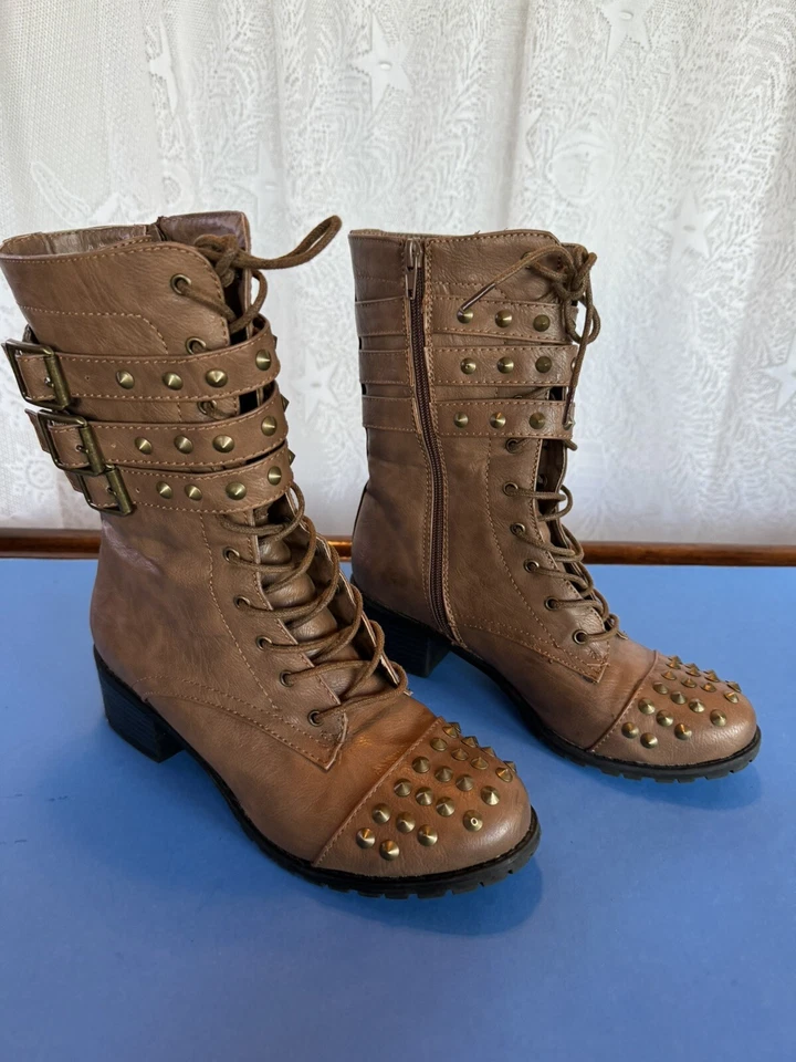 BOTAS PARACHOQUES CREMALLERA CON PICOS, HEBILLAS Y CORDONES / TALLA 8M / EXCELENTE ESTADO Y MUY CHULAS Foto 1 de 4