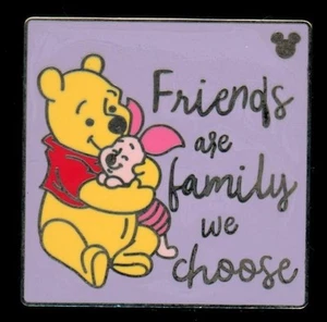 Prendedor oculto de Mickey Disney Piglet Winnie Pooh diciendo que los amigos son familia elegimos - Imagen 1 de 1