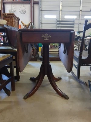 Mesa de comedor Duncan Phyfe Dropleaf  Foto 1 de 4