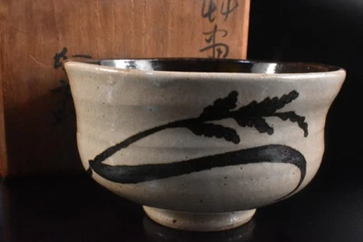 F5489: Japanese Old Seto-ware Brown glaze Ear of rice TEA BOWL w/signed box - Image 1 of 4