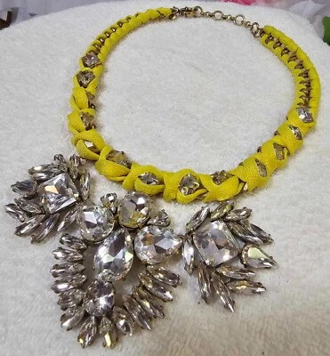 J. Экипаж украшенный драгоценными камнями желтый тканевый шнур обернутый ожерелье прозрачный камень цветок подвеска - Изображение 1 из 4