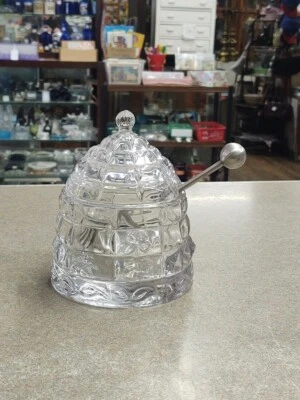 Maceta de miel de cristal Studio By Godinger Beehive con varita de miel de acero inoxidable Foto 1 de 4