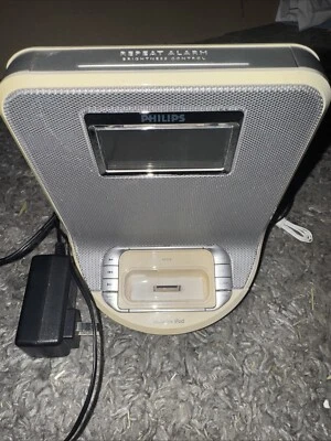 Philips iPod iPhone Reloj Despertador Radio Modelo DC310/37/ Base + Apple iPod BB01 Foto 1 de 3