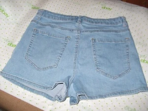 NEU $ 44 FOREVER 21 LEICHTE WASCHUNG JEANS KURZE SHORTS Größe 30 TAILLE Baumwolle Elasthan - Bild 1 von 3