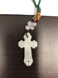 Colgante Jade Natural Doble Lado Tallado a Mano Cruz Bendito Verde Claro + Regalo - Imagen 1 de 12