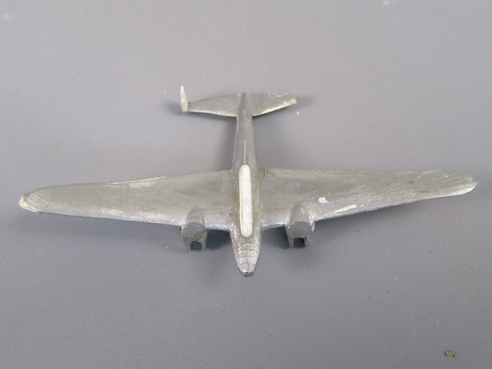B376 Vintage Messerschmitt Bf 110 Aereo Bi Motore Giocattolo Alluminio 10.8 Cm - Immagine 1 di 4