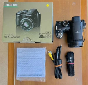 Fujifilm Finepix S4000 14.0MP 30x Superzoom Digital Camera Boxed *Excellent* - Picture 1 of 21