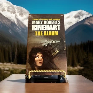 The Album by Mary Roberts Rinehart 1971 Dell Paperback Suspense Novel Book - Foto 1 di 5