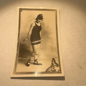 Mack Sennett Komödien Nr. 105 Badende Schönheiten RPPC Postkarte Schmetterlingsfrau - Bild 1 von 2