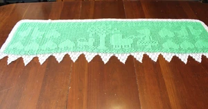 Vtg Crochet Dresser Scarf Green/White 60's Retro Country Granny Chic - Picture 1 of 6