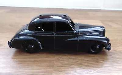 VINTAGE BUDGIE TOYS 1:43 WOLSELEY SIX EIGHTY DIECAST POLICE CAR - SPARES - Image 1 of 4