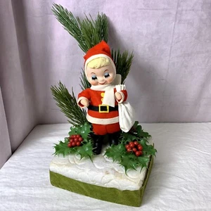 Centro de mesa vintage de Papá Noel con verdes de plástico y acebo - Imagen 1 de 14