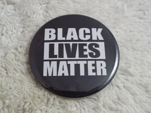 Black Lives Matter ~ 2-1/4" botón pinback (A3) - Imagen 1 de 2
