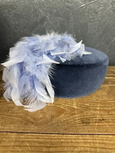 Vintage Hut Damen Blau Samt & Federn 100% Baumwolle Made In Britain Pillbox - Bild 1 von 14
