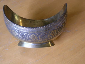 "Antiguo tazón de latón grabado en forma de kashkool elíptico de Oriente Medio de 7" - Imagen 1 de 12
