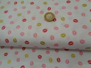 Makower Pamper lips make up small design Fabric 100% Cotton per half mt - Picture 1 of 2