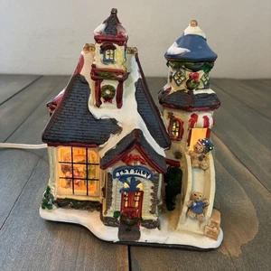 Verzaubertes Weihnachtsdorf The Toy Shop beleuchtete Porzellan Weihnachtsdeko (INS) - Bild 1 von 8