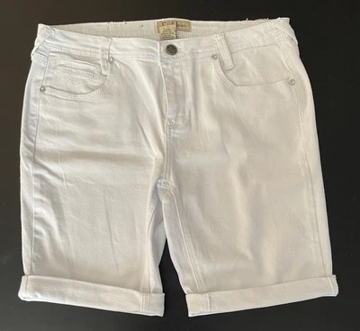 Earl Jean Bermuda Shorts Women’s Size 10 Denim White Rhinestone Trim - Image 1 of 4
