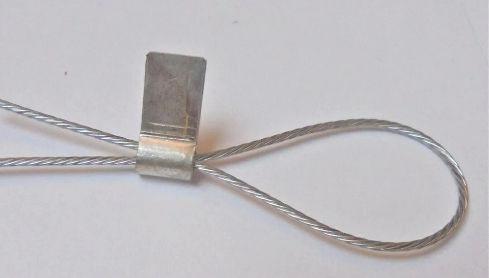 100 Electric Meter 6mm Flag Security Seals and Sealing Wires. UK Stock - Image 1 of 1