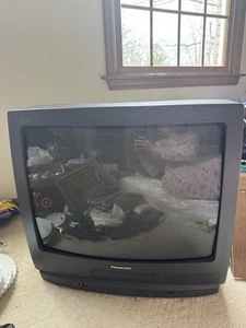 26" PANASONIC PVQ M2508 CRT TV/VCR COMBO - Picture 1 of 2