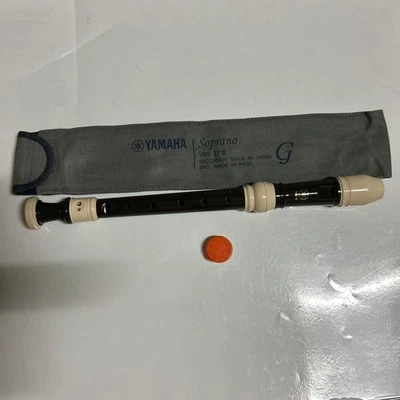 Grabadora soprano Yamaha Yrs37iii usada con crema limpiadora, algunas marcas ... - Imagen 1 de 4