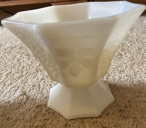 Vintage Milk Glass Compote Candy Dish Pedestal Bowl - Picture 1 of 5