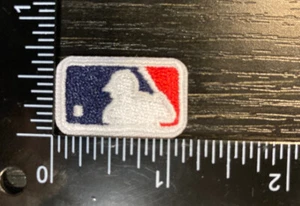 Kleiner MLB Logo gestickt Bügelbild Baseball Patch Rückseite der Mütze - Bild 1 von 1