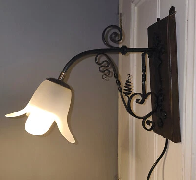 Antiguo soporte de pared de hierro forjado artesanal - único Foto 1 de 4