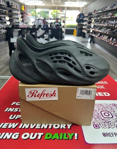 Taglia 11 Yeezy Foam RNNR Onice