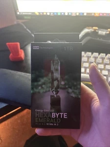 (NEW) RAM Technologies: Hexabyte Emerald Internal SSD- 1TB - Picture 1 of 4