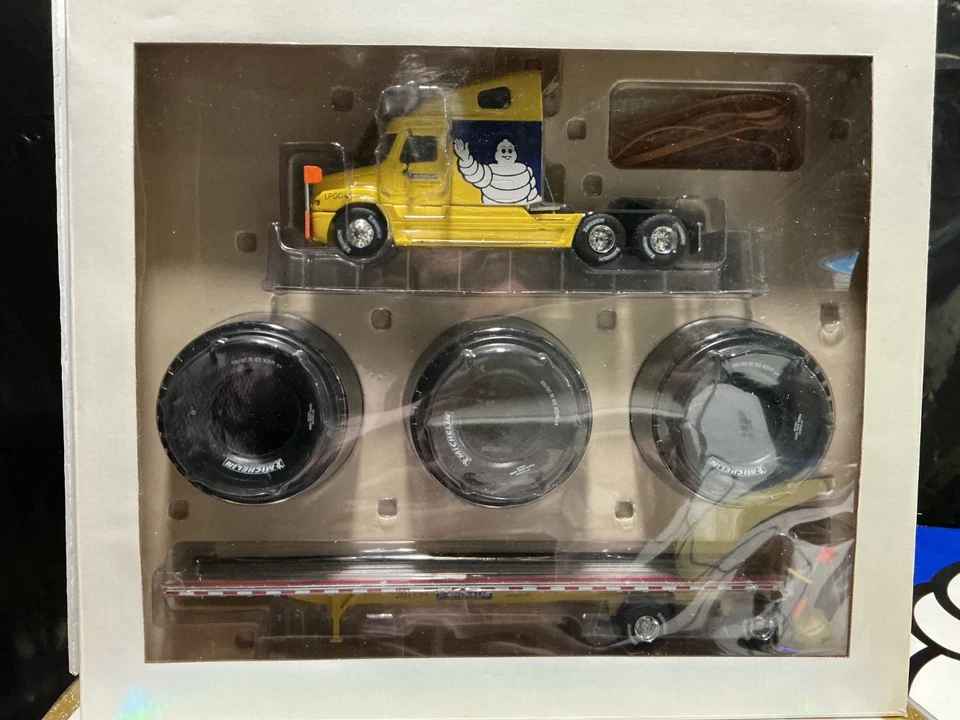1/43 ELIGOR FREIGHTLINER MICHELIN EARTMOVER TIRE TRANSPORT TRAILER RARE BOX TEAR - Image 1 of 4
