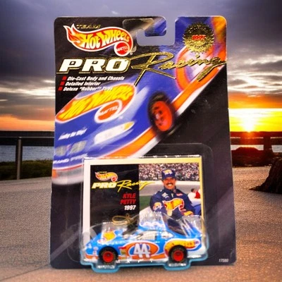Hot Wheels Pro Racing Kyle Petty 1997 #44 Nascar Diecast Car With Collector Card - Image 1 of 4