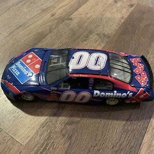 David Reutimann #00 1:24 Domino’s 07 Camry NASCAR Diecast Car 