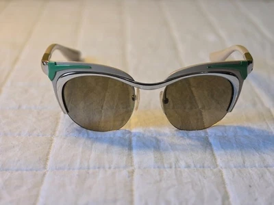 Gafas de sol de diseñador Prada SPR610 para mujer  Foto 1 de 4