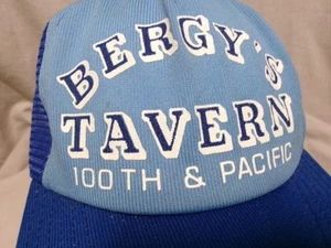 Vintage 70er 80er BERGY'S TAVERN TRUCKERMÜTZE KAPPE DRUCKKNOPFLASCHE SEATTLE AREA WA BAR TAUCHEN PUB - Bild 1 von 7