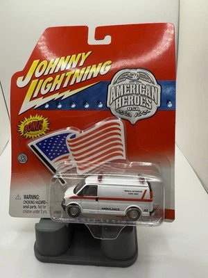 JOHNNY LIGHTNING AMERICAN HEROES USA  GMC AMBULANCE  2002 NIB - Image 1 of 4