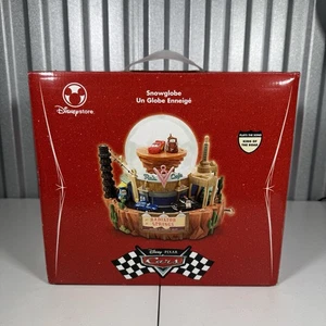 SELTENE Disney Store Cars Radiator Springs Schneekugel BRANDNEU NEUWERTIG MIT BOX! - Bild 1 von 11