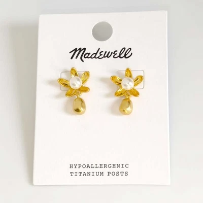 MadeWell Flower Statement Stud Earrings Gift Chic Women Party Vacation Jewelry - Image 1 of 4