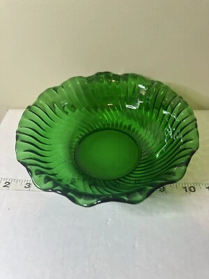 Vintage Emerald Green Glass Ruffled Edge Swirl Pattern 7.5" Bowl - Image 1 of 4