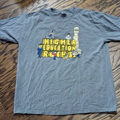 CAMISETA De Colección Higher Education Rocks (XL) Doctor Abogado Maestro Enfermera Escuela Casa Foto 1 de 4