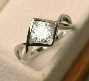 Elegant 1.50 ct Lab Created White Diamond Ring In White Gold Plated VVS1 AAA - Picture 1 of 4