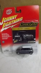 Johnny Lightning Classic Gold 2002 Mini Cooper S 1/64 Scale - Picture 1 of 3