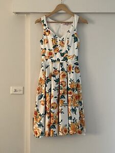 Review Satin Yellow Floral Pleated Fit And Flare Dress 6 (fits 8)