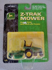ERTL John Deere Z-Trak Mower 1:32 scale #15018 Die Cast Metal