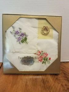 Juego y pasador de pañuelo bordado Hanky Hankie vintage para damas - Imagen 1 de 3